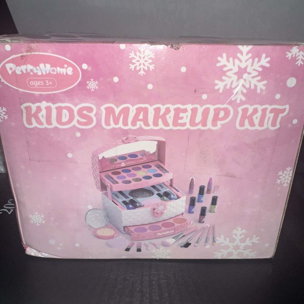 PERRYHOME Kids Makeup Kit Washable Real Cosmetic Set Safe for Girls NEW